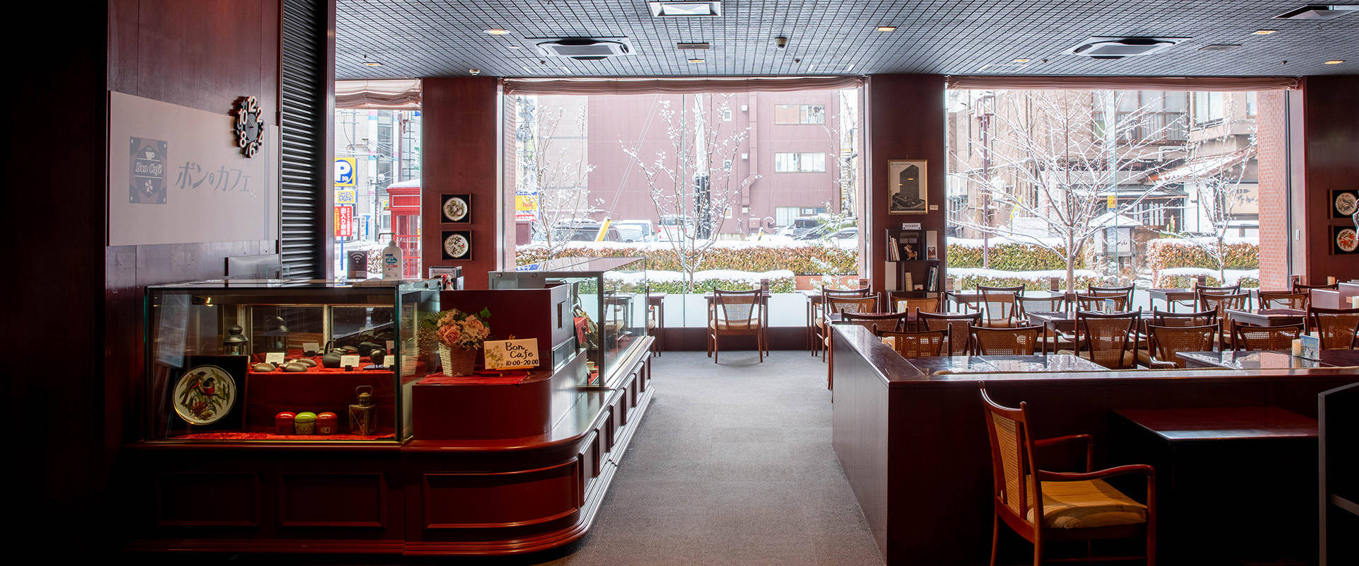 CAFE LOUNGE 落ち着いた雰囲気のロビーラウンジお食事とお飲み物をを楽しむことができる空間