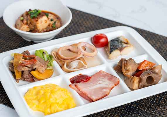 バラエティ豊かな温かいお惣菜